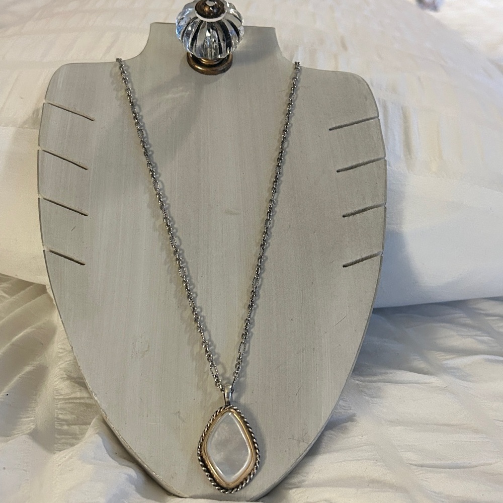 James Avery vintage Alessandra mother of Pearl Mop 14k Gold & Silver pendant - Picture 4 of 4